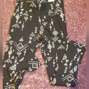 Girl"s Justice Black and White Geometric Leggings. New Size 8